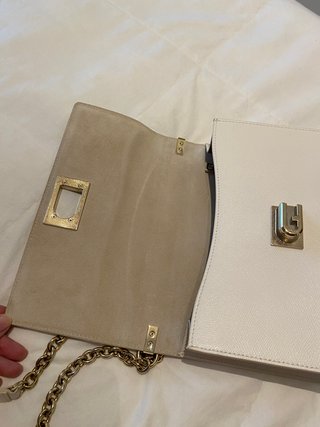 Bolso clutch blanco marca Furla de piel