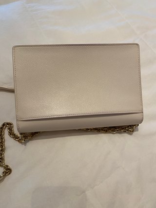 Bolso clutch blanco marca Furla de piel