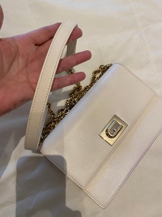 Bolso clutch blanco marca Furla de piel