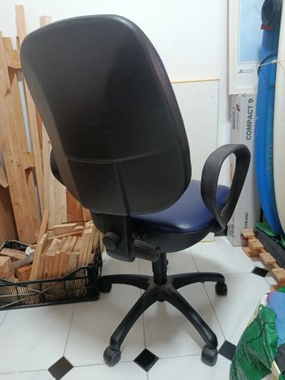 Silla de escritorio azul y negra