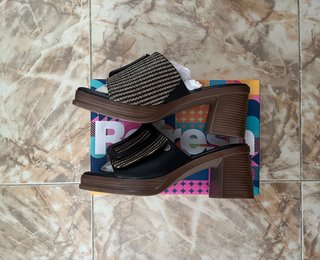 Sandalias Refresh pala beige y negro