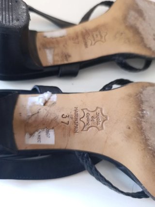 Sandalias negras de tiras