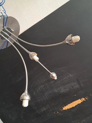 Lámpara araña metalica diseño tulipas