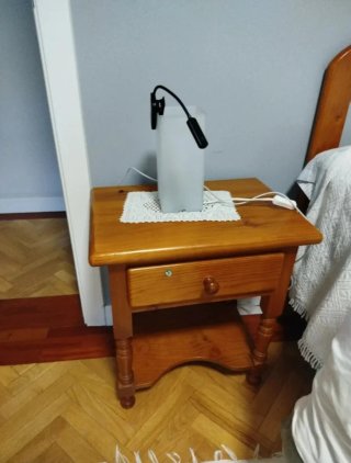 Escritorio de pino con estanterías