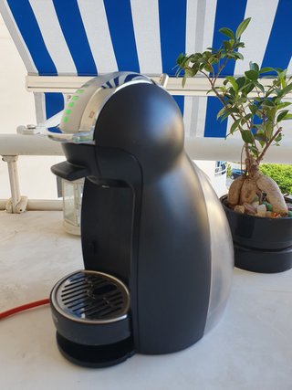 Cafetera Dolce Gusto Negra