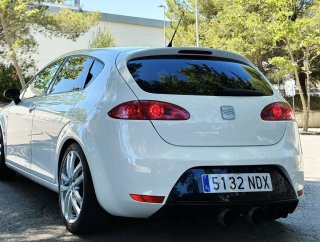 SEAT Leon Cupra world champion edition