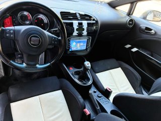 SEAT Leon Cupra world champion edition