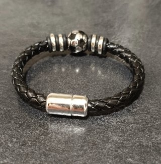 Pulsera trenzada cuero con balón fútbol 19 CMS.