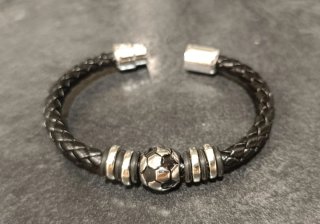 Pulsera trenzada cuero con balón fútbol 19 CMS.