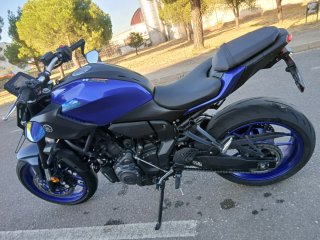 Yamaha MT-07 2025 | Akrapovič completo | 10.000 km