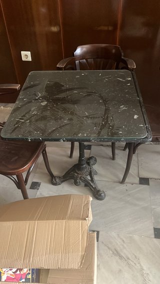 Mesa de mármol negra con base de metal ( 3 ud)