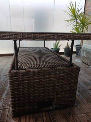 Mesa de jardín de ratan