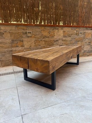 Mesa de centro rústica de madera
