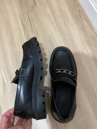Mocasines Zara con cadena