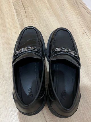 Mocasines Zara con cadena