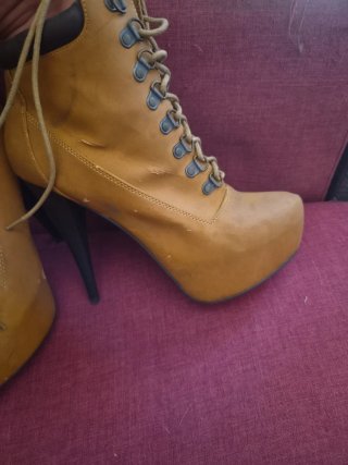 Botines de tacón con cordones