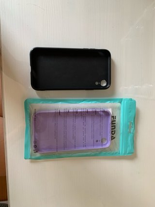 2 custodie per iPhone XR: lilla e leopardo