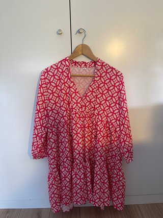 Vestido corto estampado rosa y blanco