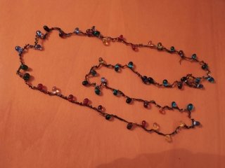 Collar de cristales de colores