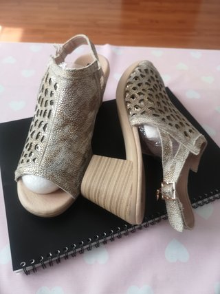 Sandalias Jose Saenz Beige y Doradas Talla 38
