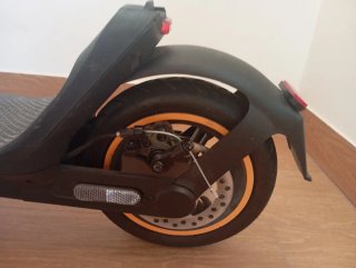 Patinete Cecotec Bongo 700W Negro/Amarillo