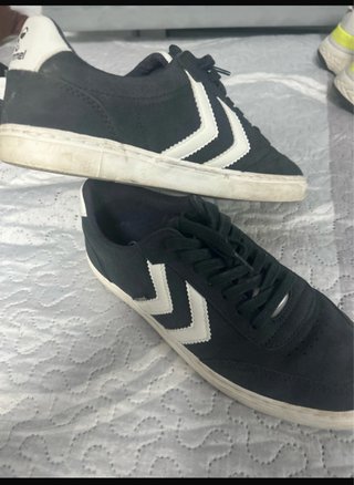 Zapatillas Hummel Negras y Blancas