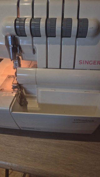 Remalladora overlock  Singer 5 hilos