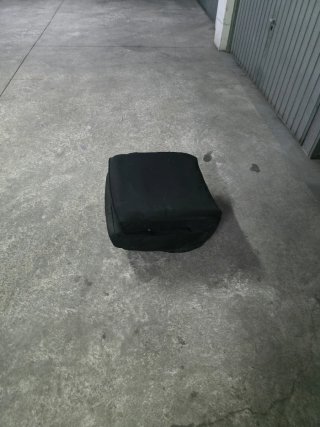 Sillón de suelo negro