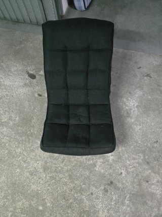 Sillón de suelo negro