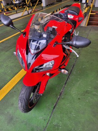 Honda CBR1000RR Roja