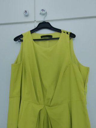 Mono de fiesta verde y amarillo