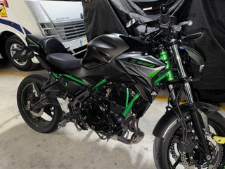 Kawasaki Z650 2023 Naked Negra y Verde