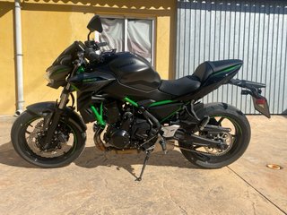Kawasaki Z650 2023 Naked Negra y Verde