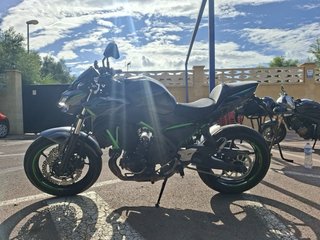 Kawasaki Z650 2023 Naked Negra y Verde