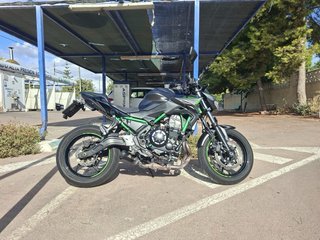 Kawasaki Z650 2023 Naked Negra y Verde