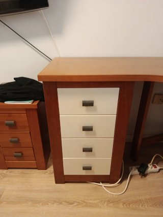Scrivania in legno massello