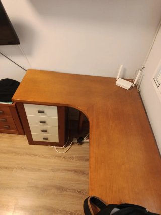 Scrivania in legno massello