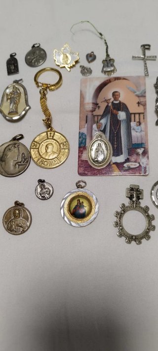 Lote Medallas y Colgantes Religiosos Varios