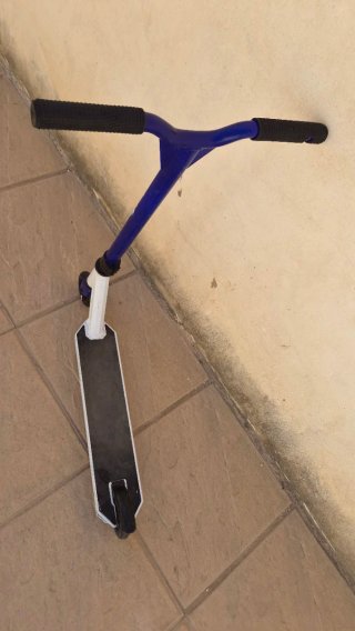 Patinete Patinaje Azul y Negro
