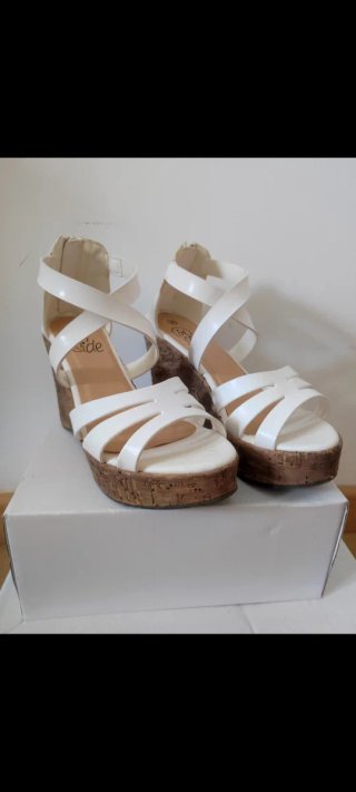 Sandalias de cuña blancas