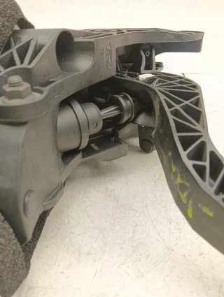 Pedal embrague FORD FIESTA (CNN)