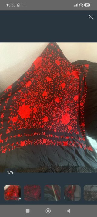 Mantón de Manila bordado negro y rojo