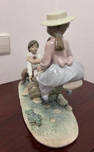 Figura Lladro porcelana de niños en columpio