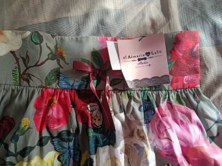 Falda floral con encaje