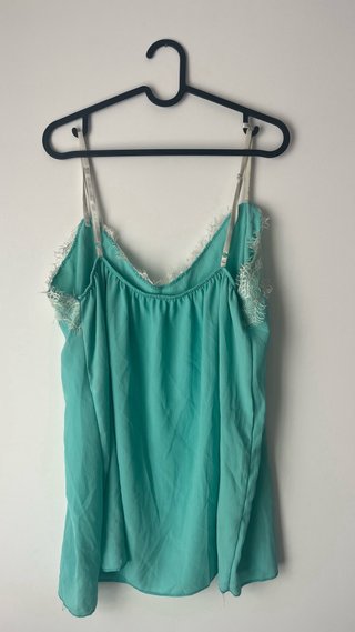 Blusa turquesa con encaje