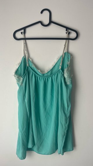 Blusa turquesa con encaje