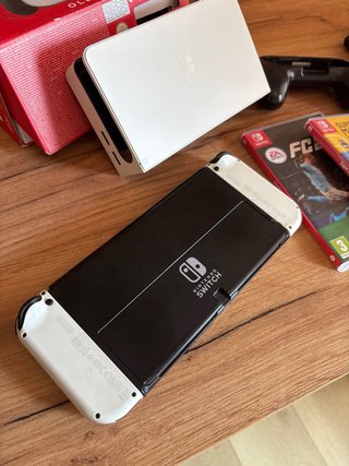 Nintendo Switch OLED Bianca