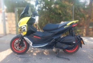 Aprilia SRT 125 Scooter Negro/Amarillo