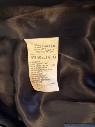 Abrigo negro El Corte Inglés Alta Selección.