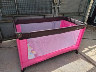 Cuna de viaje para bebé rosa